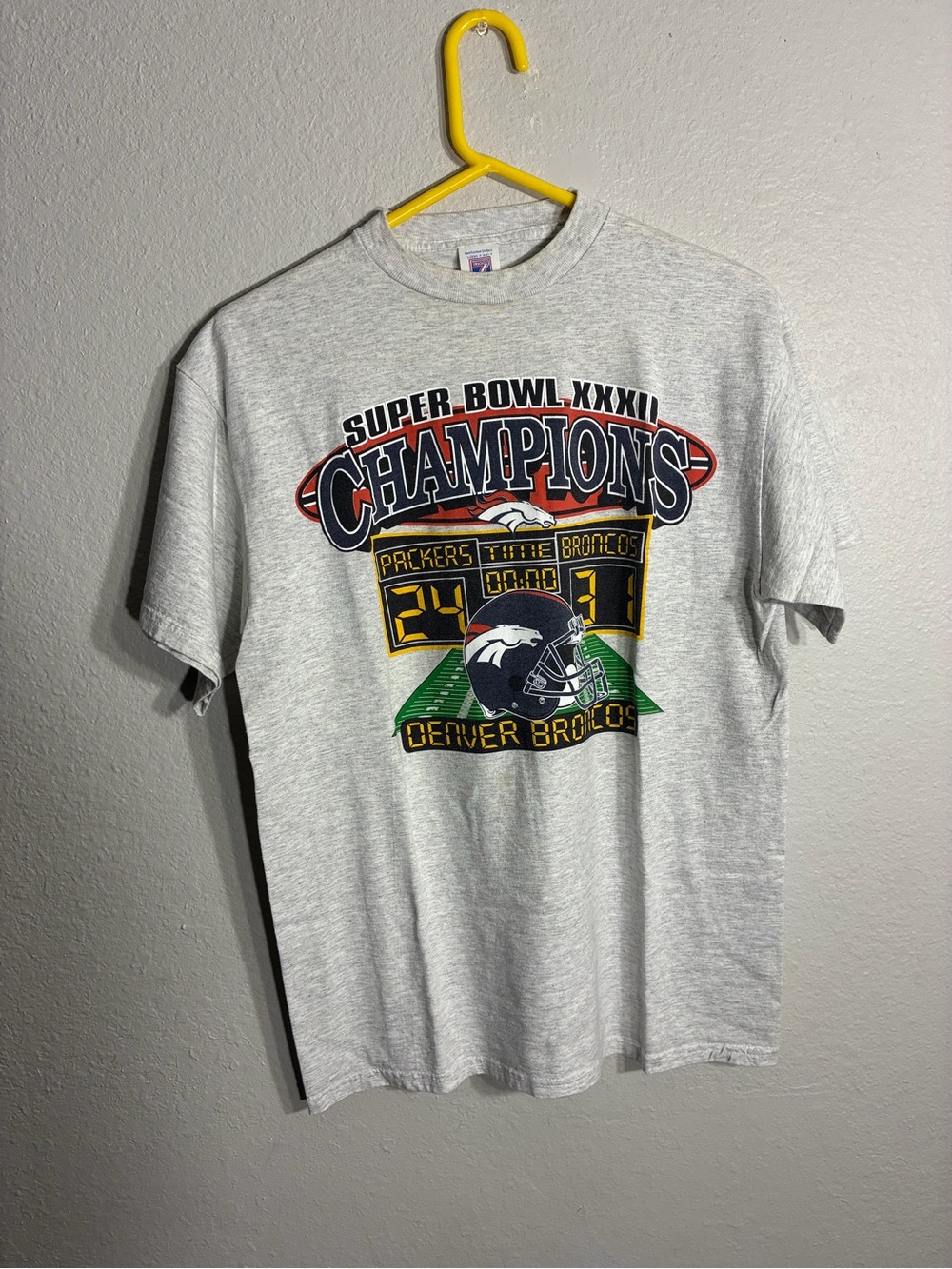Vintage Denver Broncos Super Bowl XXXII Champions Graphic Tee - Gray